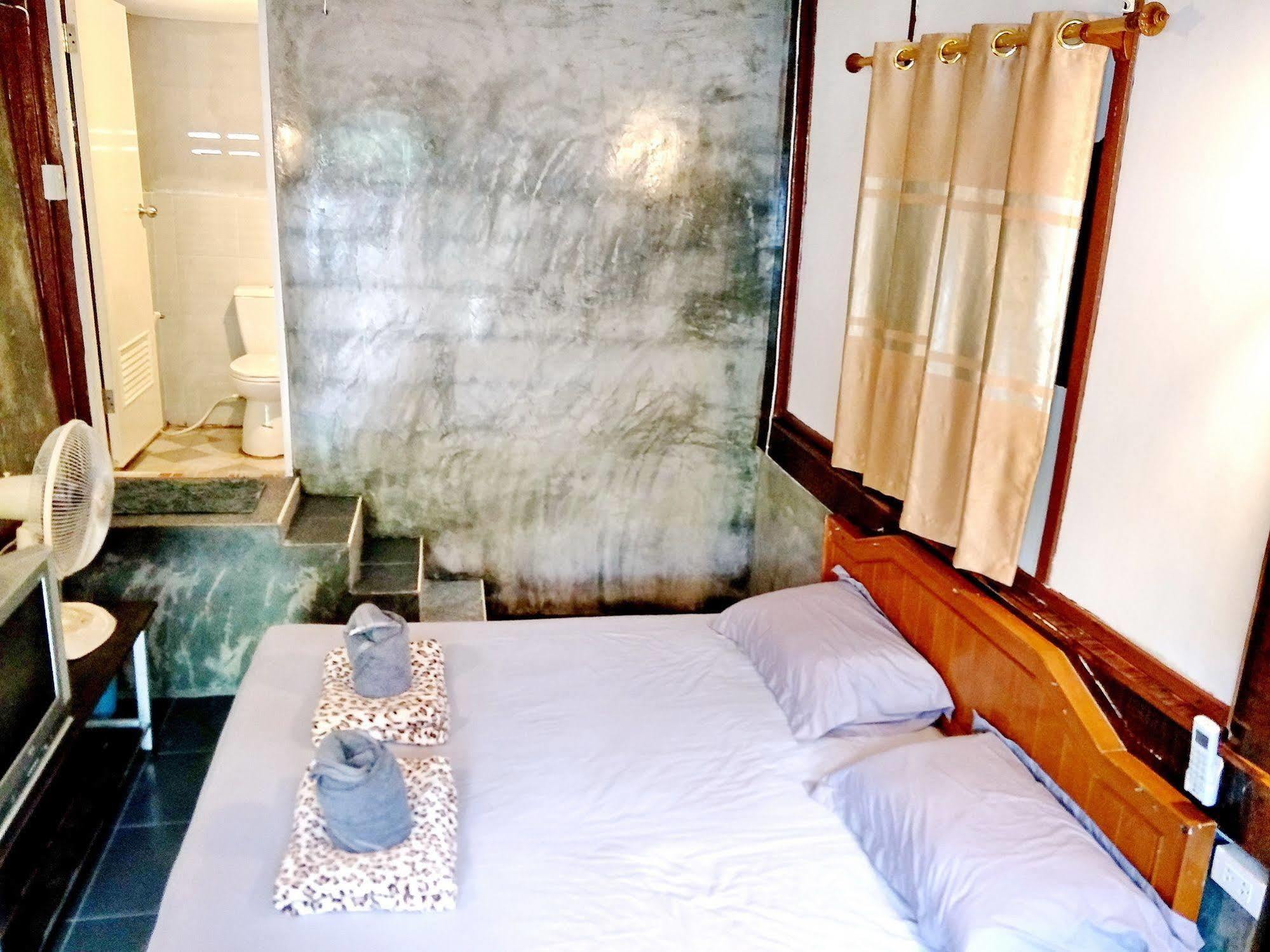 Tuk Tuk Guesthouse Koh Chang Esterno foto